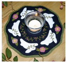 Bareroots Little Stitches #134 BUNNIES CANDLE...