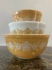 PYREX - 3 pc. Gold & White BUTTERFLY GOLD Mixing, Nesting Bowl Set