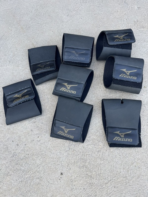 8 Mizuno Glove Wraps