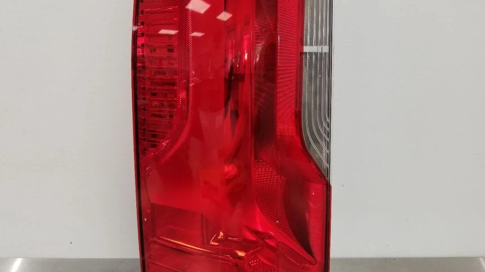 19 MERCEDES BENZ SPRINTER 2500 LUZ TRASERA IZQUIERDA CONDUCTOR INCANDESCENTE  Foto 3 de 4