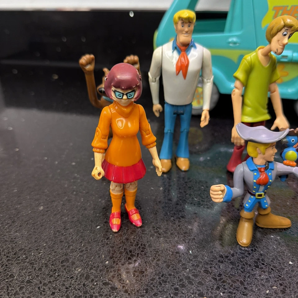 Scooby Doo Mystery Machine Van And Figures Bundle Playset - Image 3 of 4