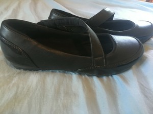 comfortable work shoes slip resistant