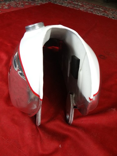 1979 Yamaha XT500 Fuel Tank & Side Cover Set - Picture 10 of 12