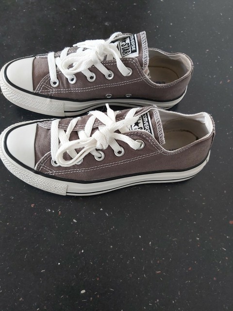 grey and pink ladies converse