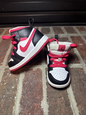 nike very berry color