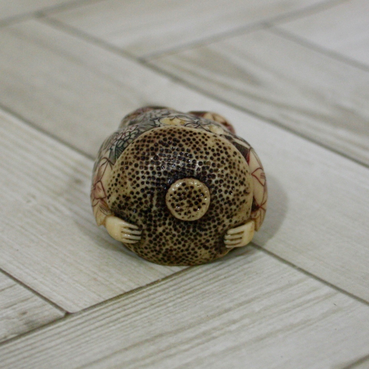 Era Netsuke Old woman signed [Masatoshi] Mixed Materials Sagemono Rare item