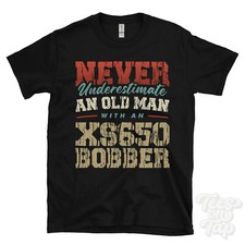 NEVER UNDERESTIMATE AN OLD MAN WITH AN XS650 BOBBER FUNNY T-SHIRT IDEAL GIFT