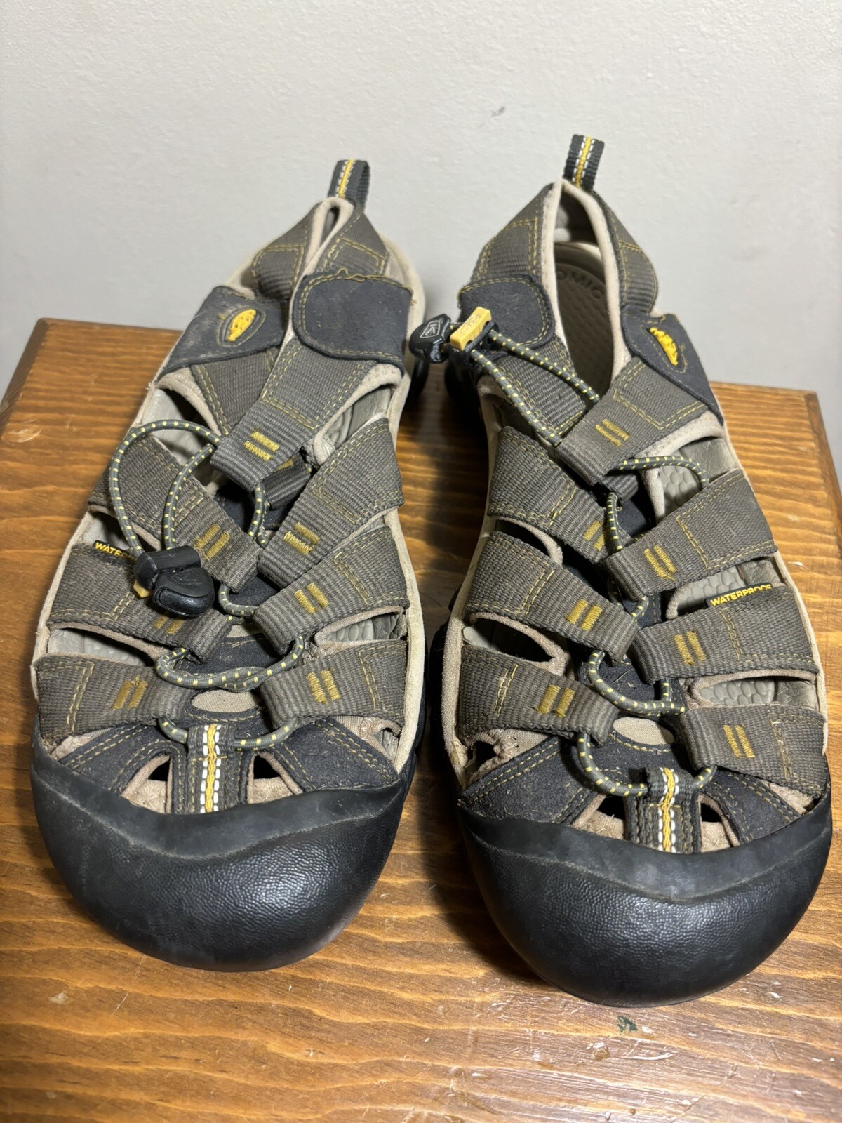 KEEN Uomo Newport H2 Hybrid Scarpe Acqua Escursionismo Sandalo Raven Alluminio Taglia 9