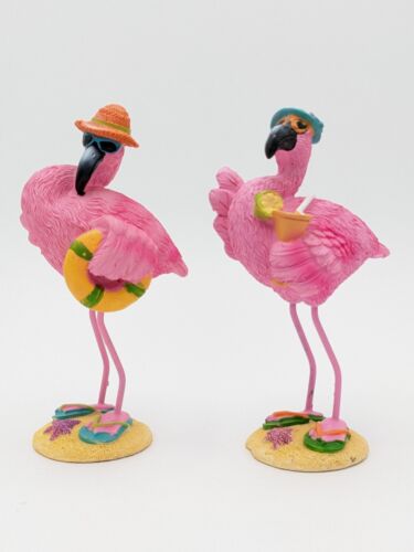 Two Beachy Pink Flamingo Resin Figurines Flip Flops Hat Summer Party Cake Topper - Afbeelding 1 van 14