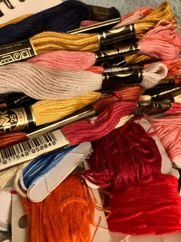 VINTAGE ESTATE LOT OF DMC EMBROIDERY THREAD - Image 4 of 4