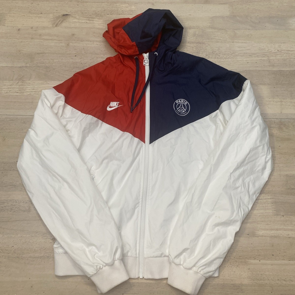 Nike Paris Saint-Germain ウインドブレーカー S Womens NIKE WINDRUNNER PARIS SAINT GERMAIN PSG WINDBREAKER JACKET