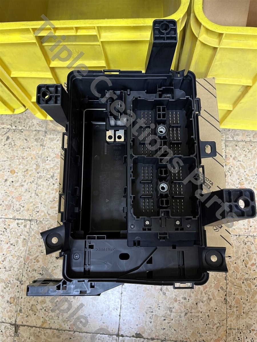 TOYOTA GENUINE 82720-60070 BLOCK ASSY, ENGINE ROOM JUNCTION