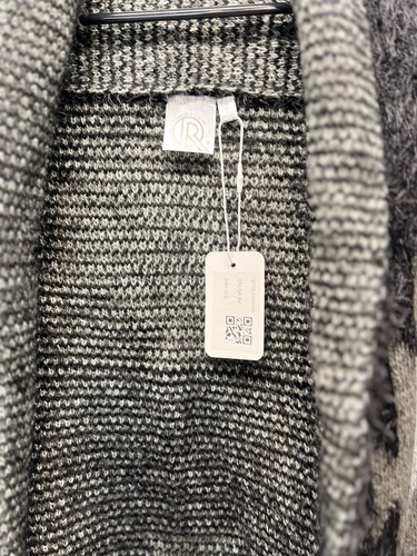 NWT Women’s Fuzzy Soft Knit Aztec Print Eyelash Vest One Size - Picture 3 of 16