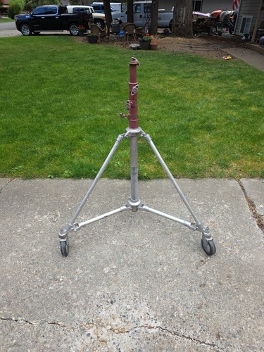 Nice Mole Richardson Senior Studio Light Stand 46” to 11’ 3”