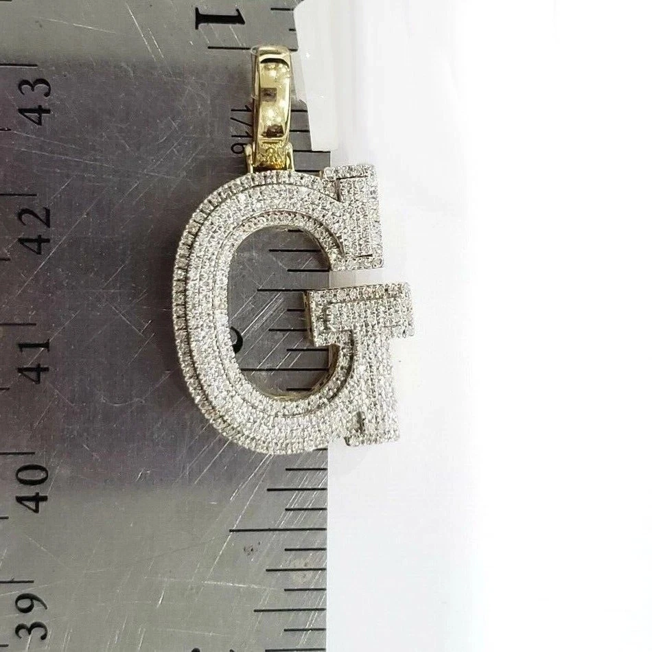 Colgante de plata de ley personalizado con letra inicial de diamante creado en laboratorio de 1,50 quilates "G" Foto 2 de 4