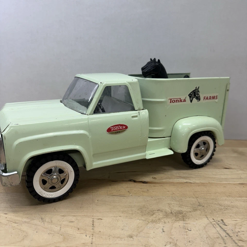 Camión de colección 1965 Tonka Farms Laurel Green Horse Hauler con 2 caballos Tonka Foto 2 de 4