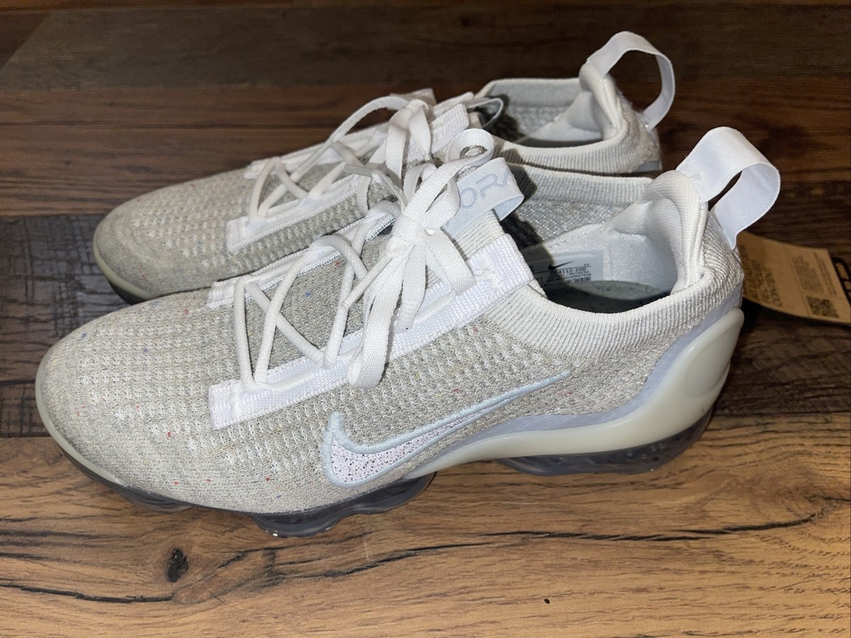 white nike air max flyknit