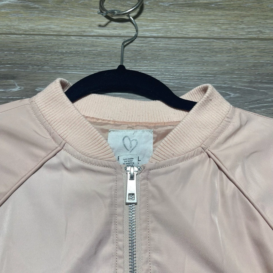 Chaqueta Rosa Inclinable Completa Talla Mediana Cremallera Completa Bolsillos Corazón Amor Track Jacket Foto 4 de 4