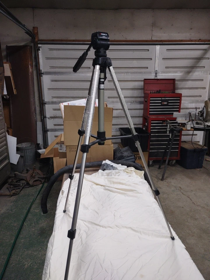 VINTAGE AMBICO V-0554 CAMERA ALUMINUM TRIPOD. No Shoe - Image 4 of 4