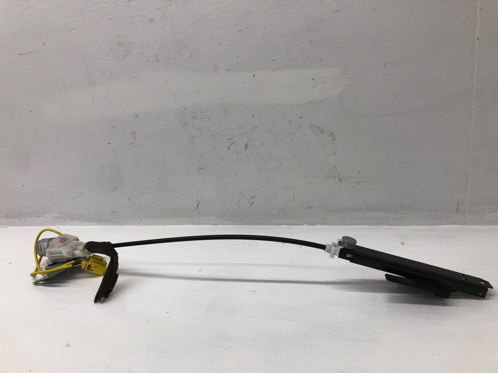 2006-2012 BENTLEY CONTINENTAL FRONT LH SEATBELT HEIGHT ADJUSTER MOTOR 560973354D