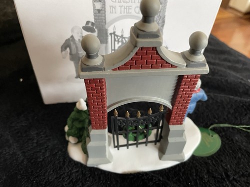 Department 56 Christmas In The City 58893 A Key To The Village Mayor, Metal Gate - Picture 3 of 5