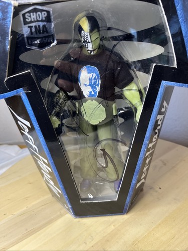 TNA Jeff Hardy Action Figure Glow In The Dark Ringside Autographed Mint - Picture 12 of 12