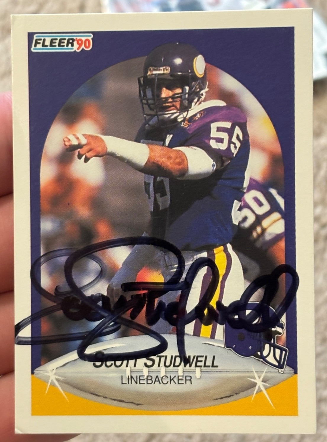 1990 Fleer - Scott Studwell #106 Signed IP Auto Minnesota Vikings