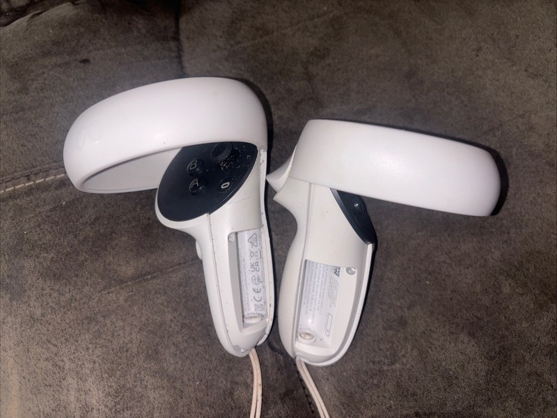 Read!!!! Genuine Meta Oculus Quest 2 Right and Left Controllers (Pair)