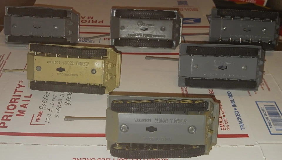 (F-17) 6 tanques King Tiger alemães Zylmex Segunda Guerra Mundial. Fundido. Pintado. Peças faltando. - Imagem 3 de 4