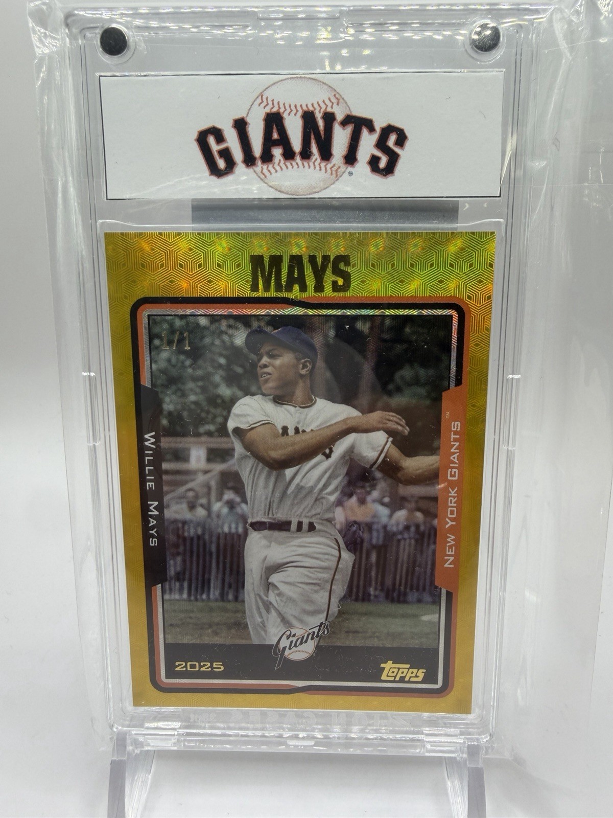 2025 Topps Archives Willie Mays NY SF Giants Gold Foilfractor Superfractor 1/1 view 2