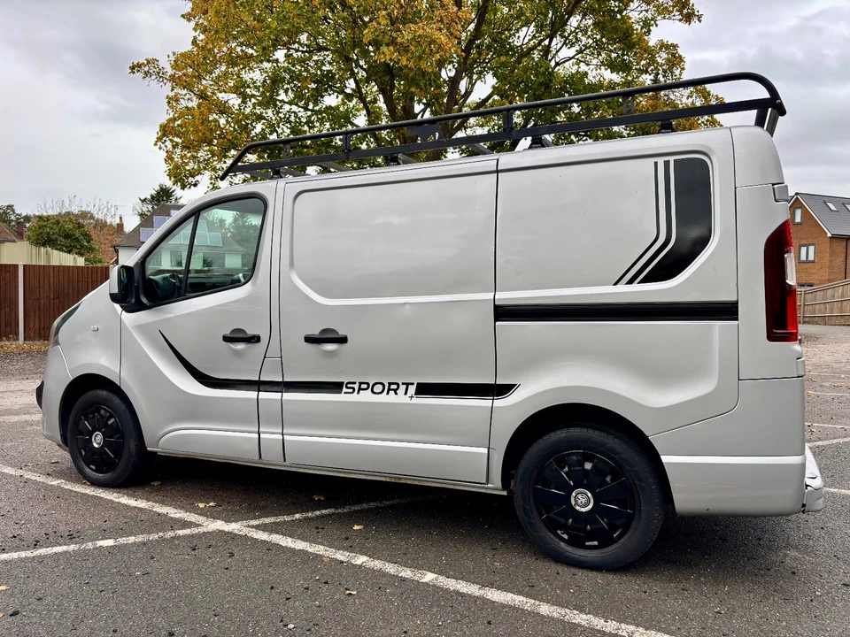 VAUXHALL VIVARO 2700 SPORTIVE, 109k MILES, Rino Roof Rack, FSH - Image 4 of 4