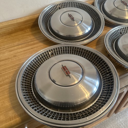 1970 OLDSMOBILE DELTA 88 VISTA CRUISER 15" WHEEL COVER HUBCAPS Oem GM Set Of 4 ! - Picture 2 of 21