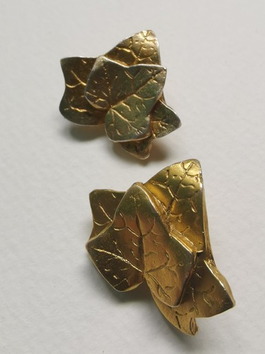 Boucles D'oreilles Clips Dorées Signées A Tout Moment - Occasion état Satisfaisant