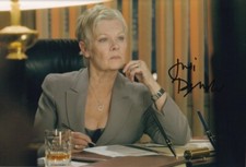 JUDI DENCH signed Autogramm 20x30cm JAMES BOND in Person autograph