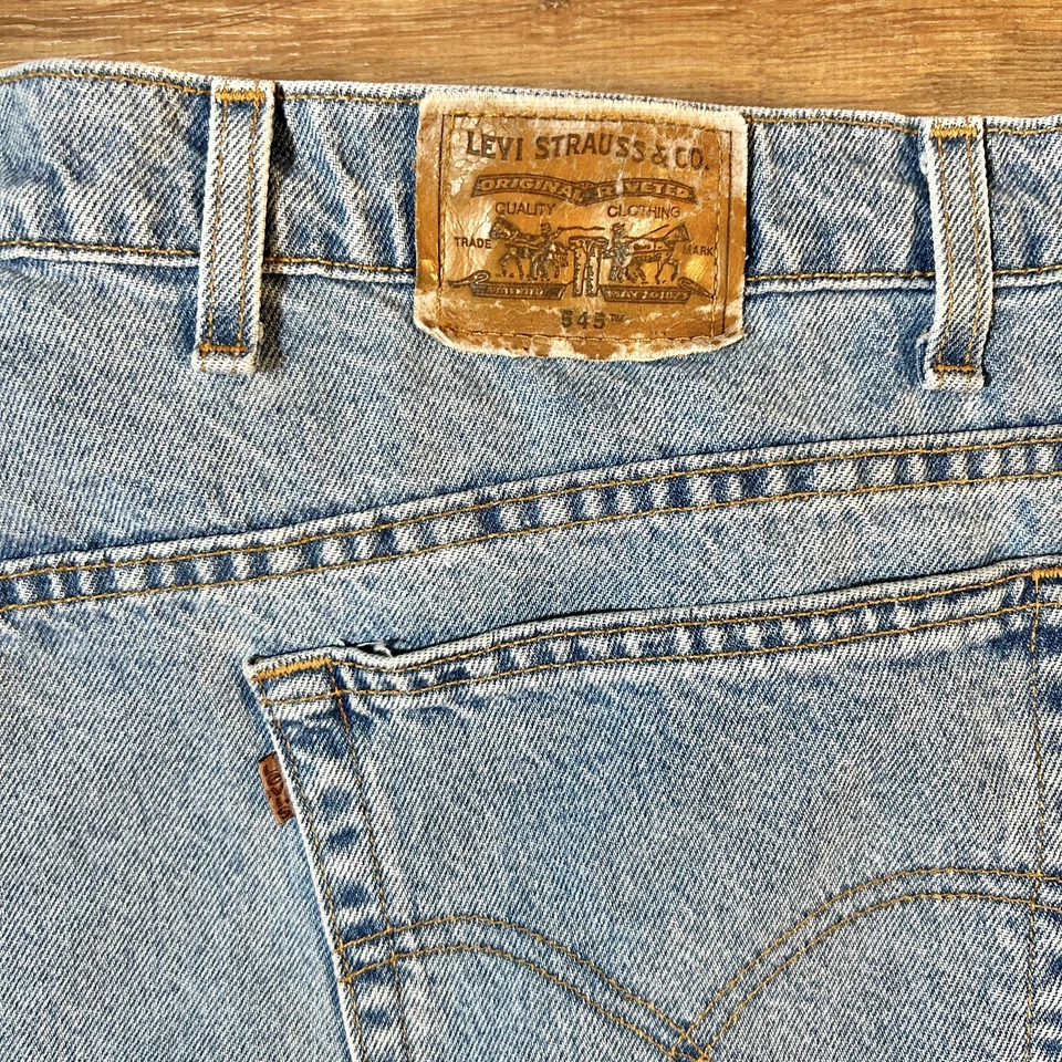 Pantalones de mezclilla vintage Levis 545 para hombre 50 x 32 calce suelto lengüeta de cobre rectos años 90 Y2K Foto 2 de 4