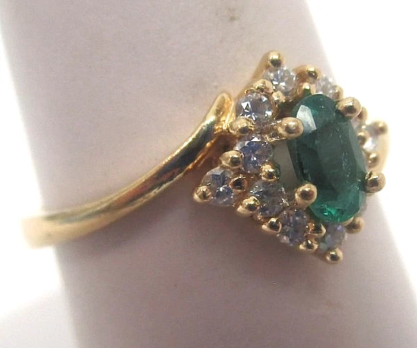 Anel Vintage de Ouro Amarelo 14k com Esmeralda Natural e Diamante Tamanho 6.5 - Imagem 4 de 4