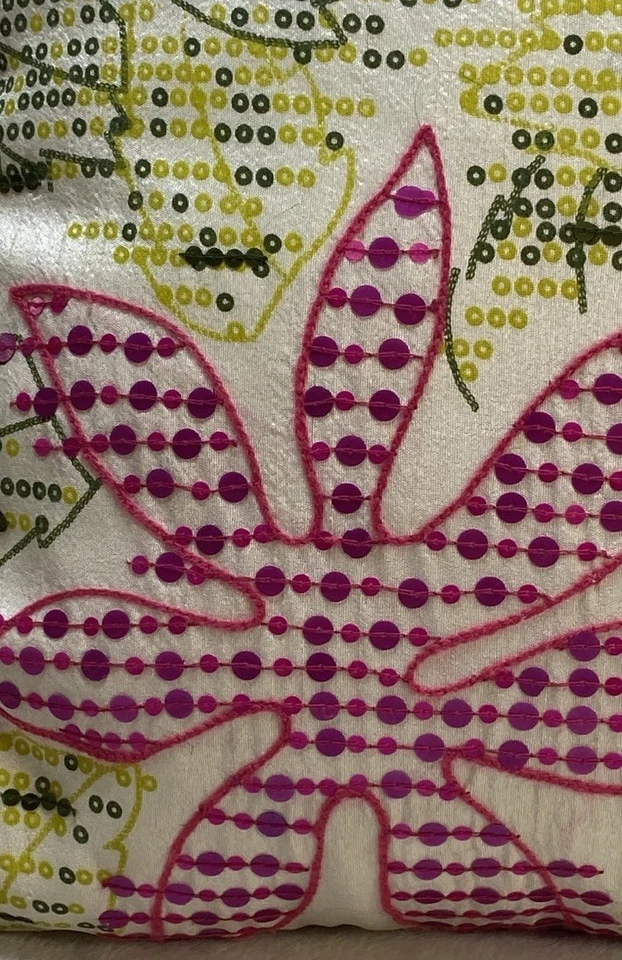 Pier 1 One Imports travesseiro floral lantejoulas 17" x 17" quadrado multicolorido com zíper capa - Imagem 4 de 4