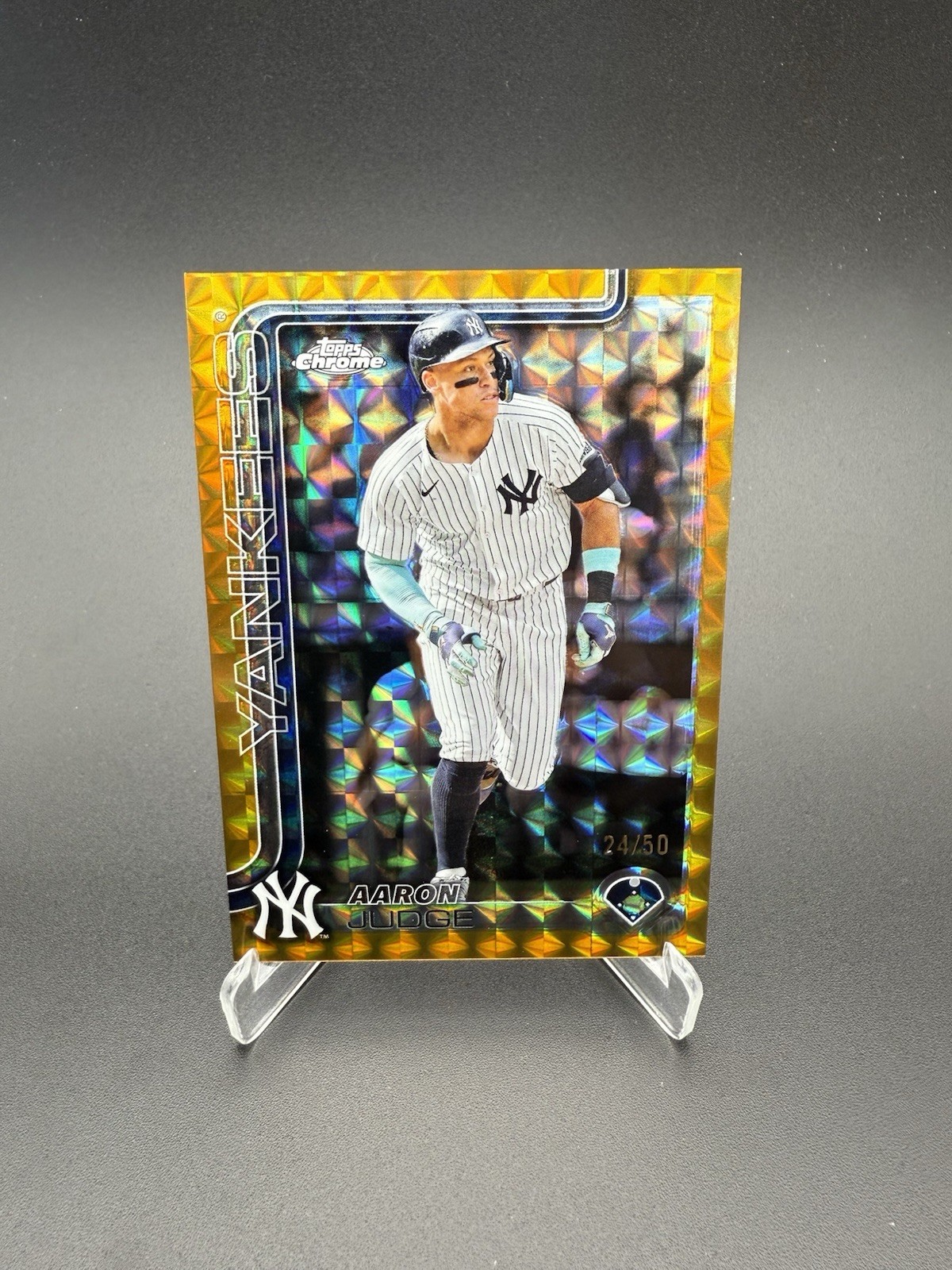2025 Topps Chrome #99 Aaron Judge 24/50 Gold Geometric New York Yankees