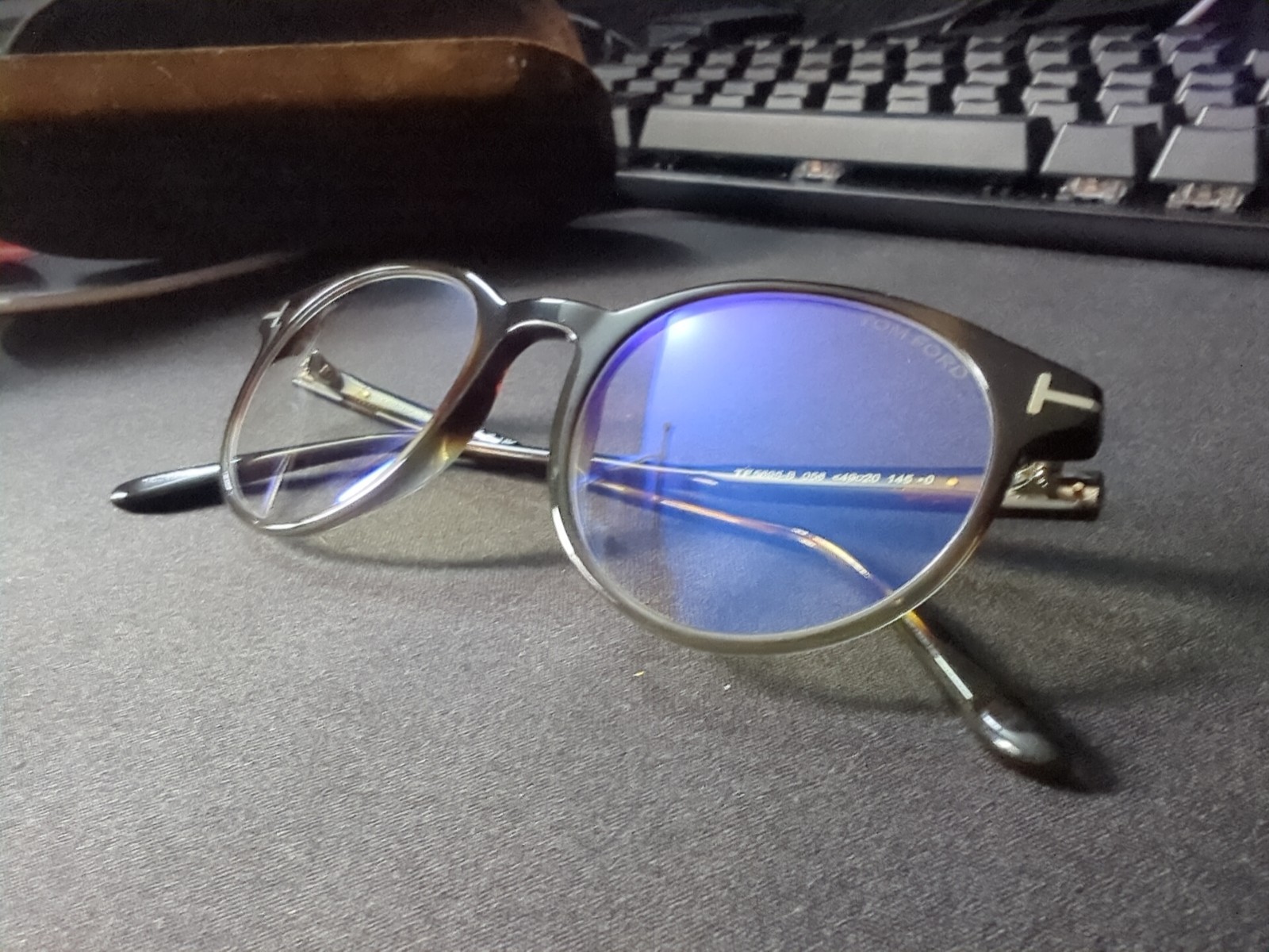 Lunettes anti lumière bleue Tom Ford TF5695-B pour soulager la fatigue oculaire sur écran
