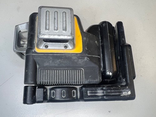 DeWalt DCE089G 12V Li-ion Cordless 3 x 360° Green Beam Line Laser Level - Used - Picture 4 of 9