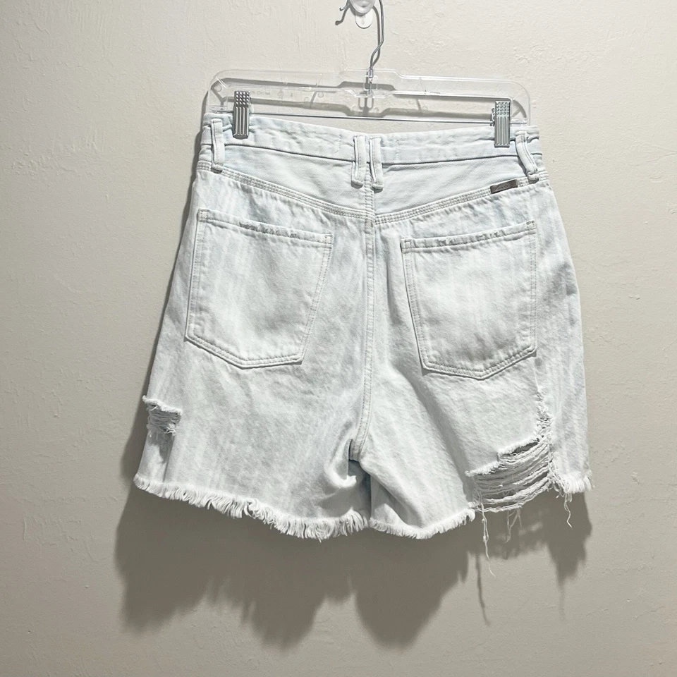 Pantalones cortos de mezclilla de tiro alto KAN CAN para mujer a rayas ligeras lavado desgastado dobladillo crudo 7 Foto 3 de 4