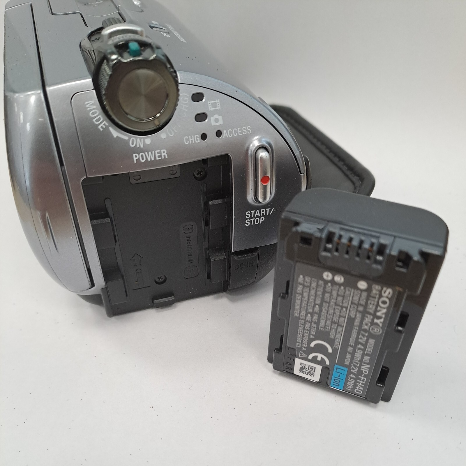 Sony DCRSR72 Handycam Camcorder Carl Zeiss Lens 60 GB HDD 25x Optical