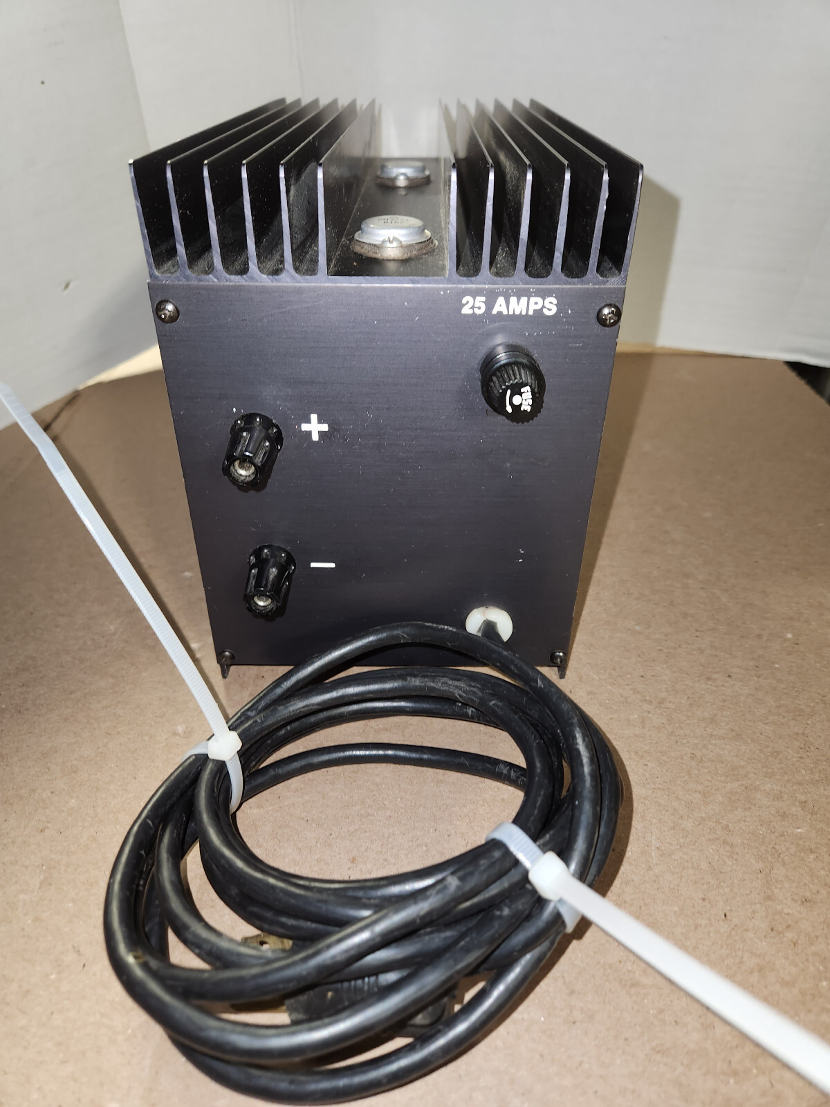 1215VDC Regulated Current Sensing Power Supply 15 Amps Good Working