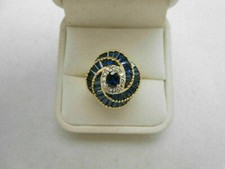 Anillo con halo de zafiro azul creado por laboratorio Baguette de 2 quilates enchapado en oro amarillo de 14 quilates plateado