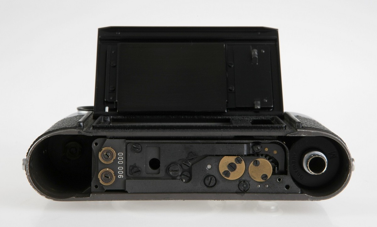 EXTREMELY RARE LEICA M3 SPECIAL GIFT CAMERA WITH # : 900000