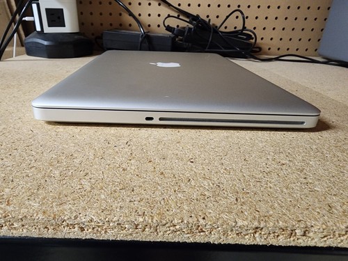 Apple MacBook Pro A1286 2012 Intel i7 2.3GHz 8GB RAM 500GB HDD NVIDIA GPU 512MB - Afbeelding 10 van 11