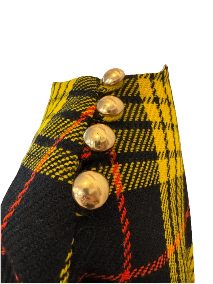 Poncho vintage años 70 a cuadros amarillo negro rojo capa tejido flecos ribete Foto 3 de 4