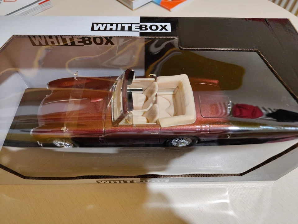Aston Martin DB 2/4 MkIII rosso scala 1/18 di WhiteBox come nuovo con scatola. - Immagine 4 di 4