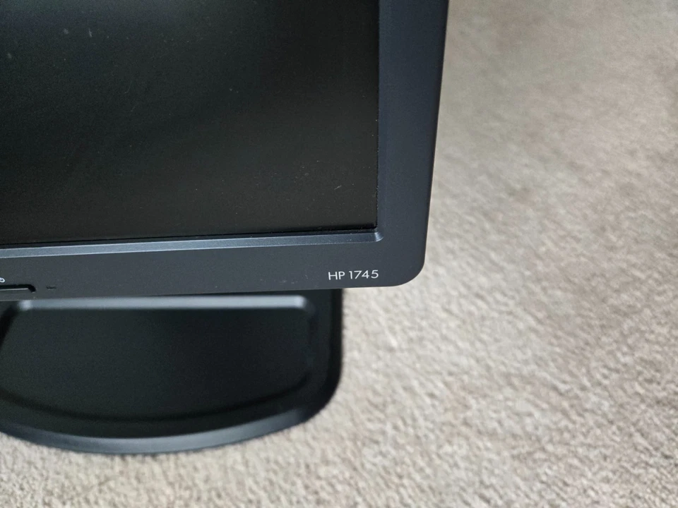 HP L1745 GE178A 17" LCD Flat Panel Computer Monitor - Grade A - Image 4 of 4