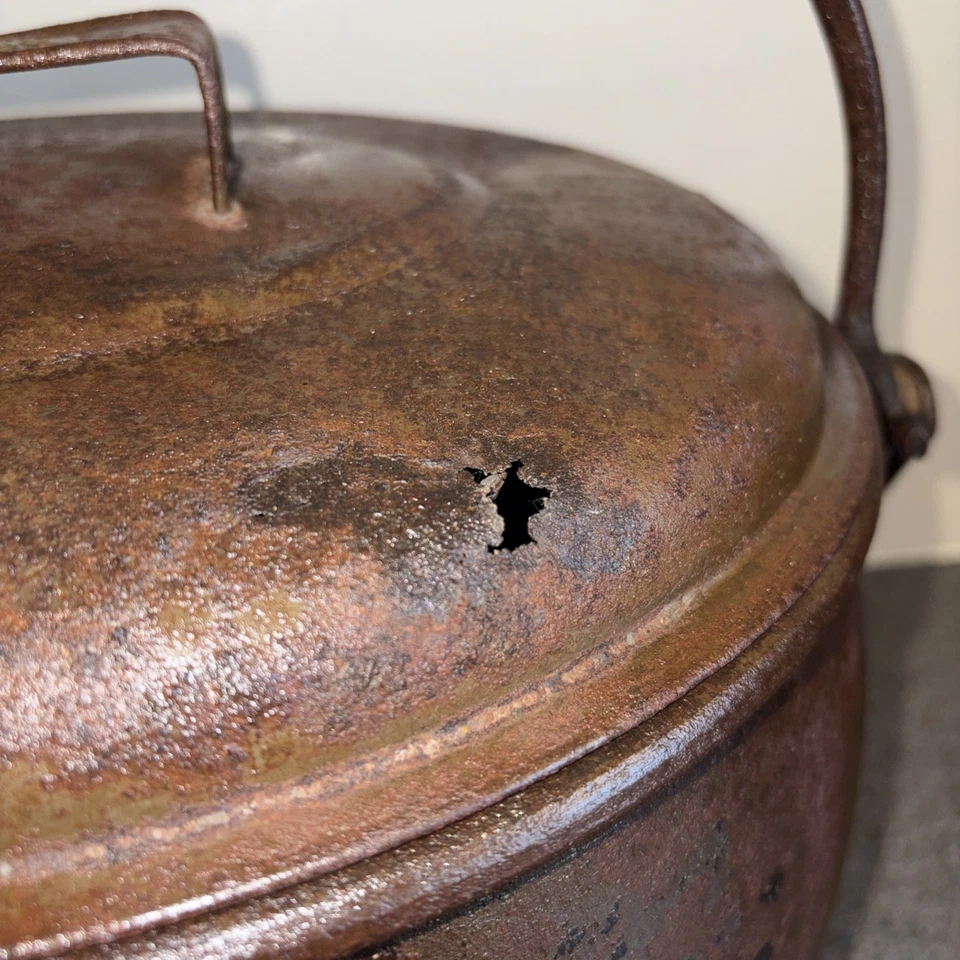 Clark & Co. Antique Cast Iron Cooking Stove Pot & Lid 2 Gallons Rustic - Image 3 of 4